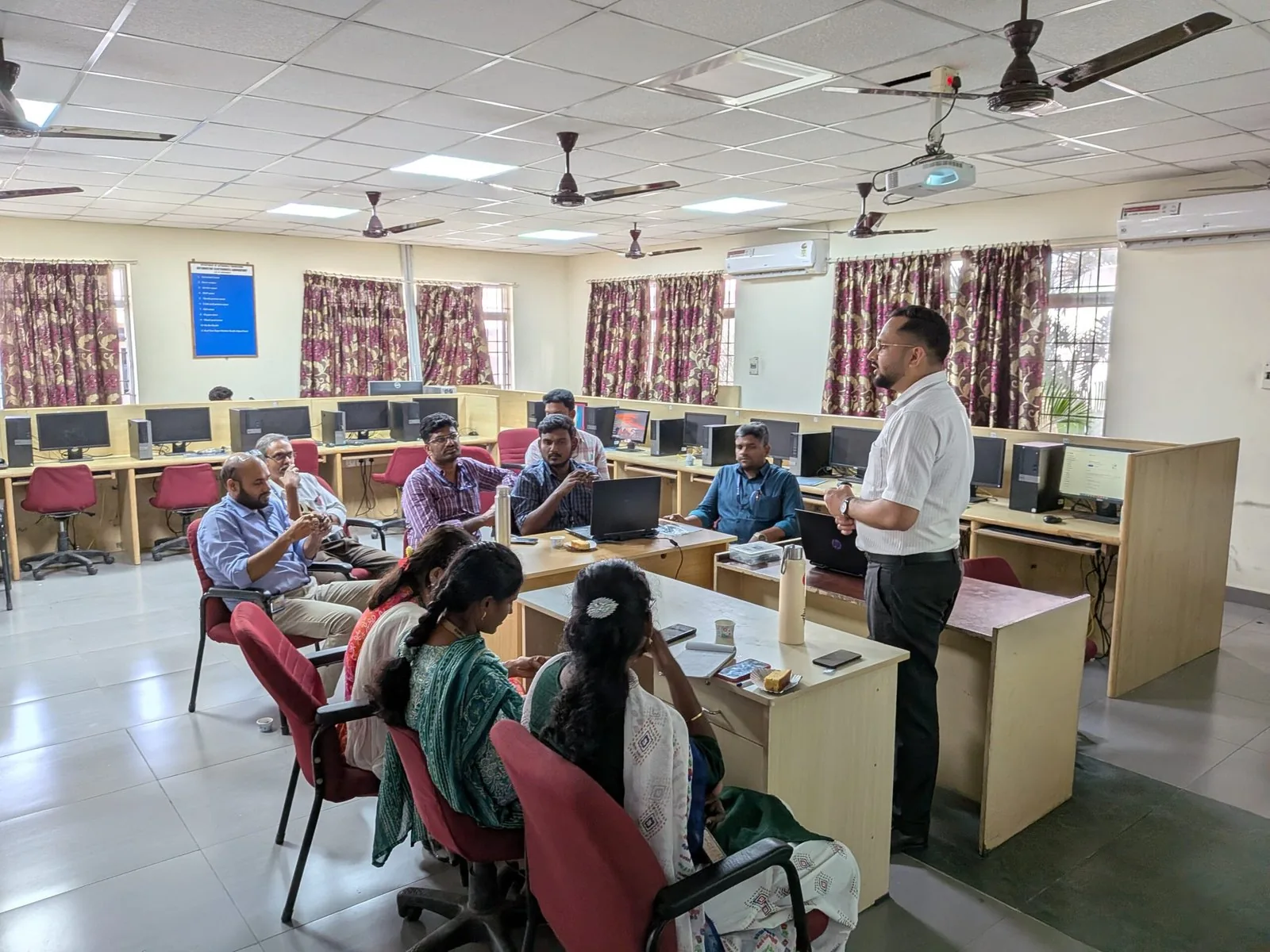 A teacher session in a computer lab